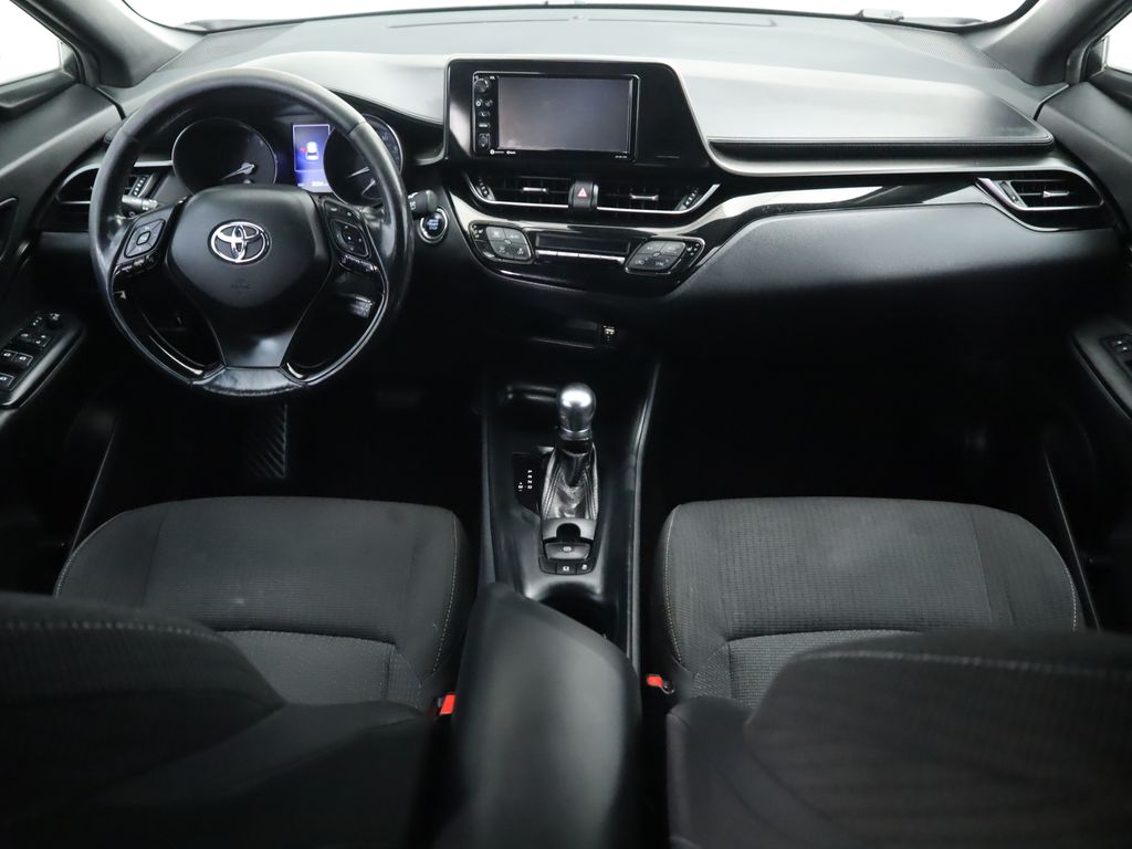 2018 Toyota C-HR XLE 13