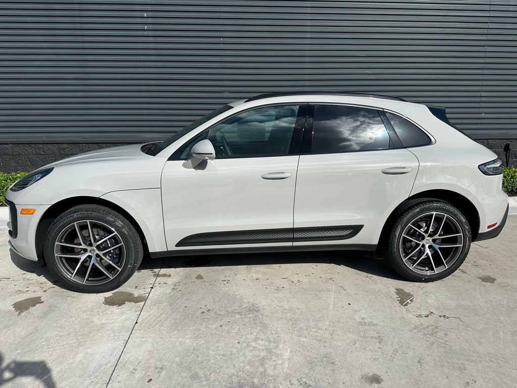 2025 Porsche Macan  2