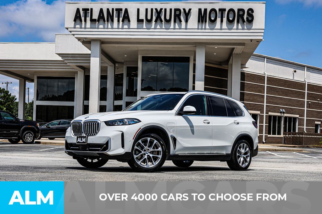 Used 2025 White BMW xDrive50e image 3