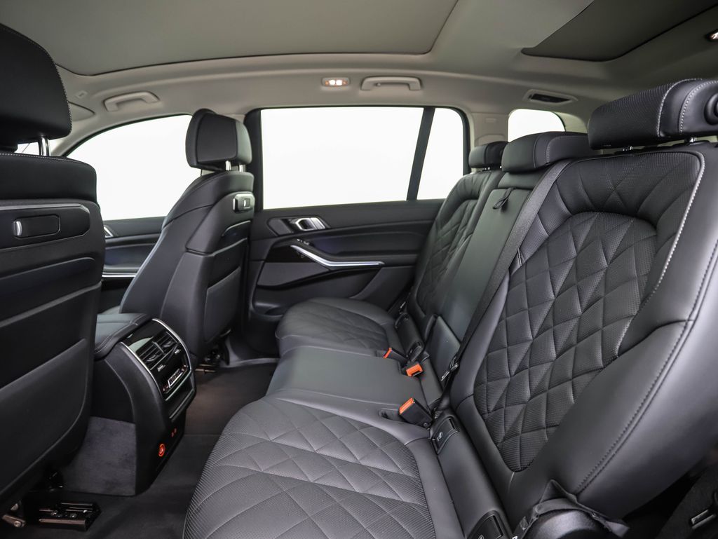 Thumbnail: 2025 BMW X7 - 22