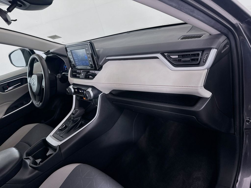 Thumbnail: 2021 Toyota RAV4 - 28
