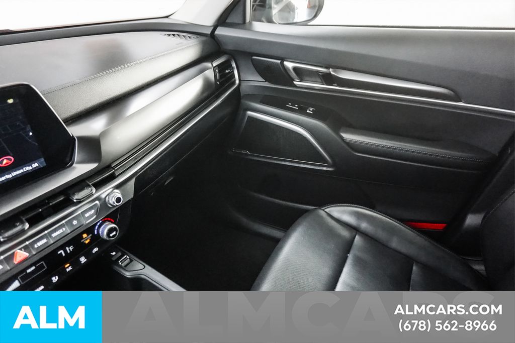 Used 2025 Black Kia S image 44
