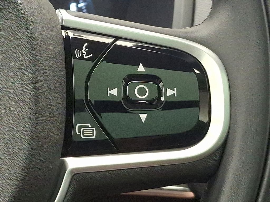 Thumbnail: 2021 Volvo XC90 - 20