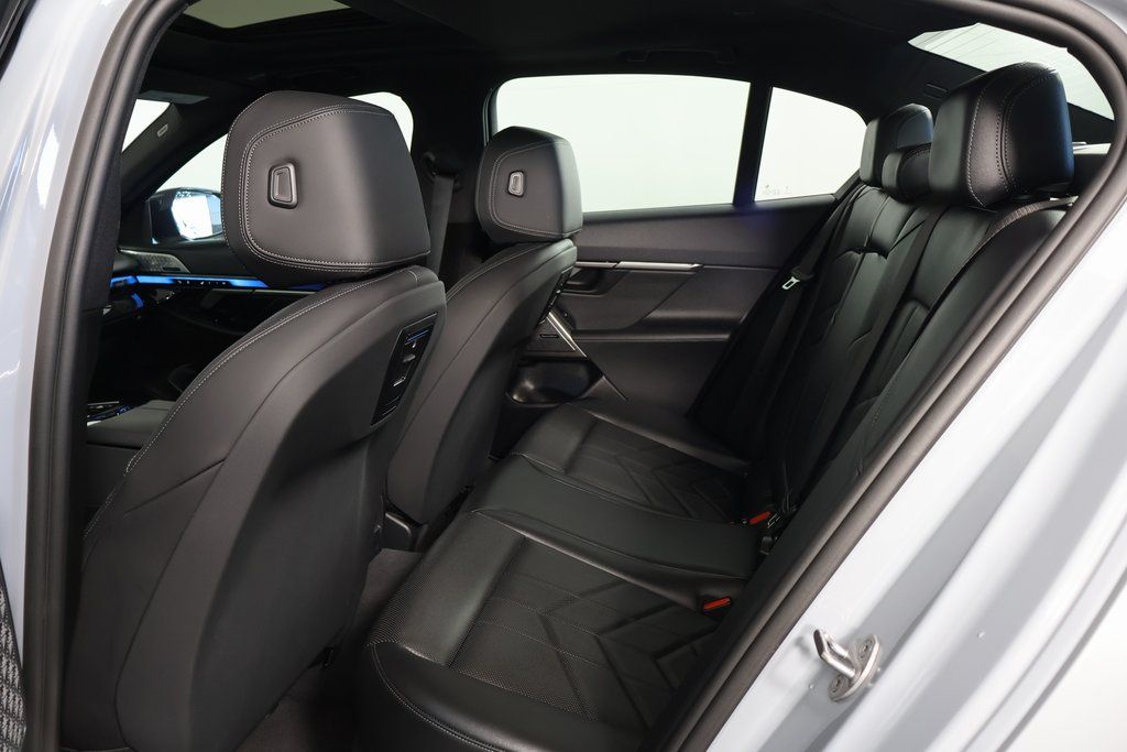 Thumbnail: 2024 BMW i5 - 10