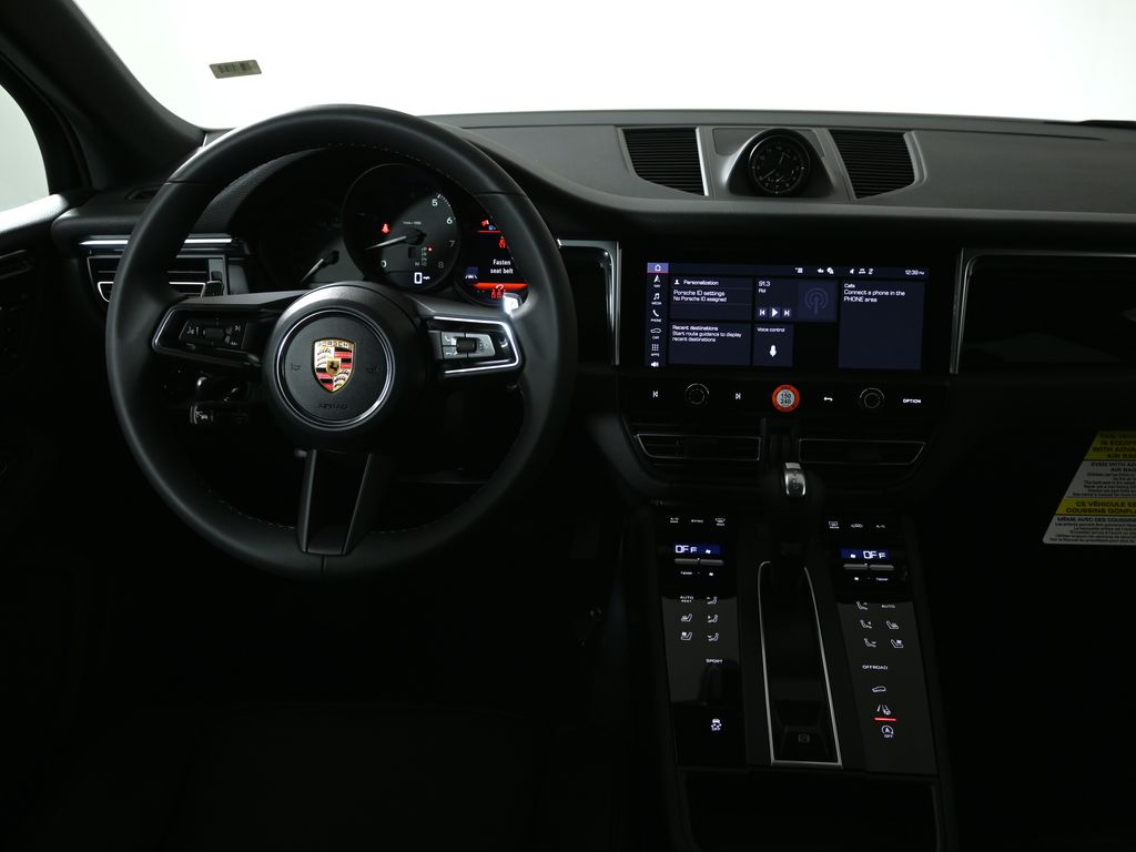 Thumbnail: 2026 Porsche Macan - 17