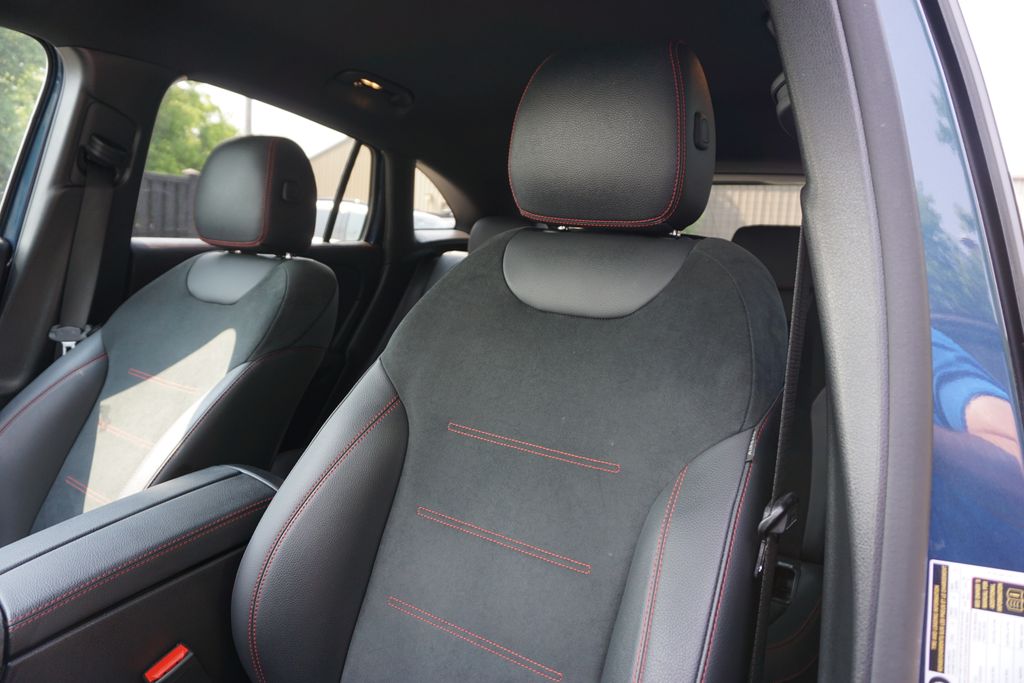 2023 Mercedes-Benz GLA 250 4MATIC 9