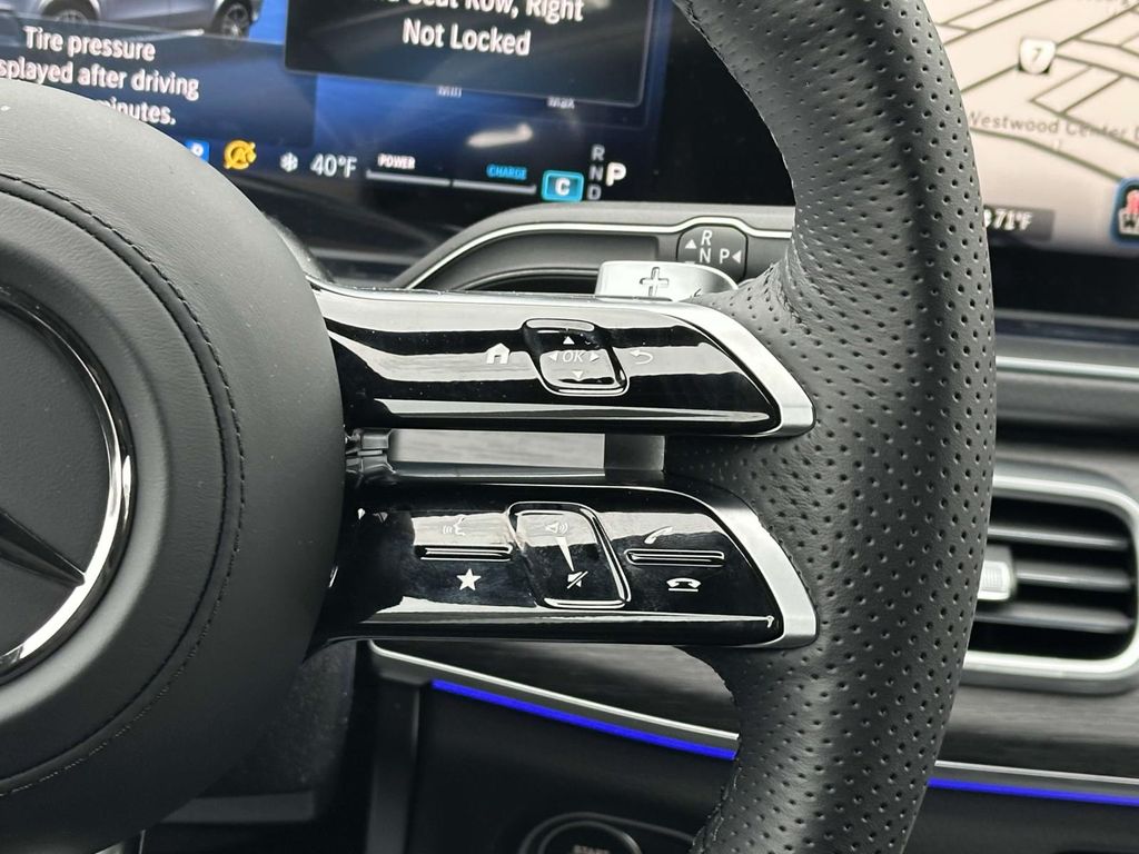 2025 Mercedes-Benz GLS 580 14