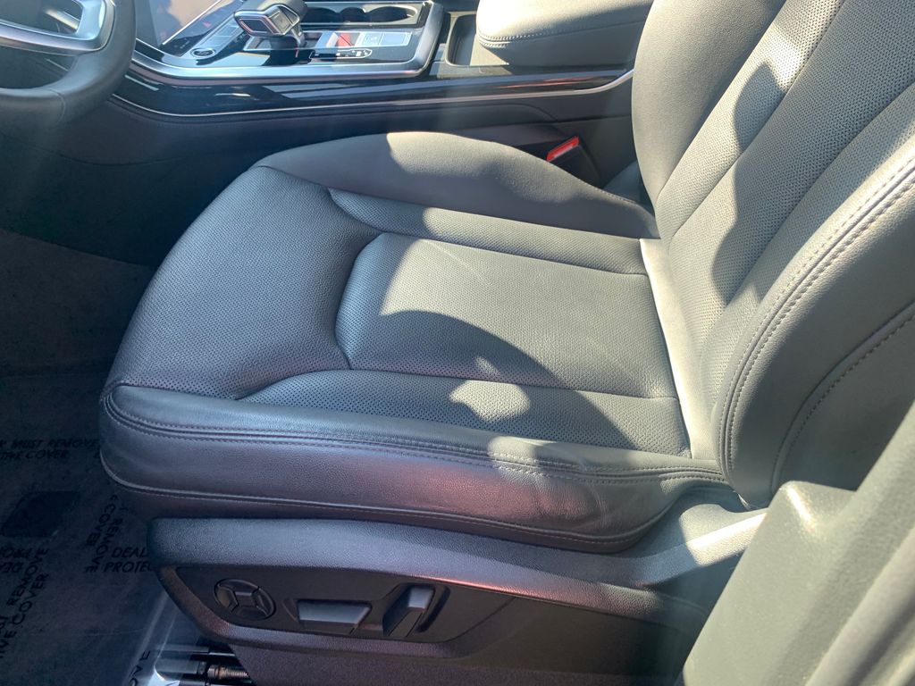 Thumbnail: 2023 Audi Q7 - 11