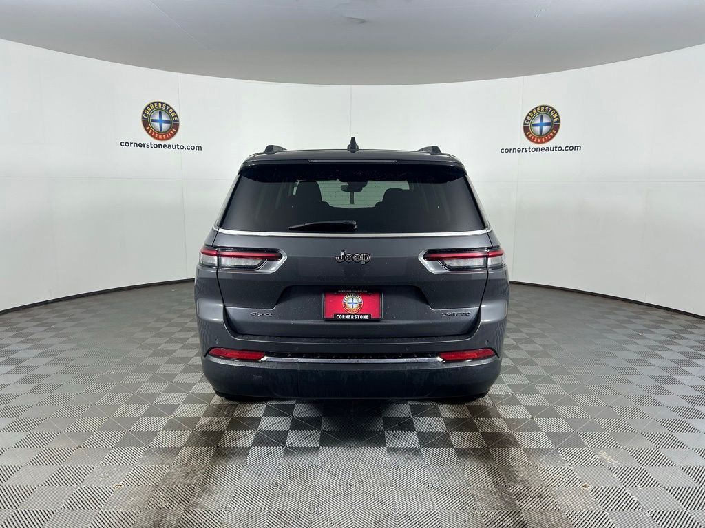 Used 2023 Gray Jeep Laredo image 21