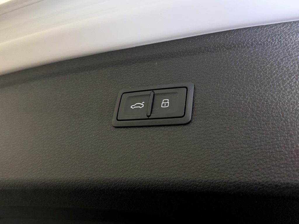 2024 Audi Q5 e Premium Plus 25