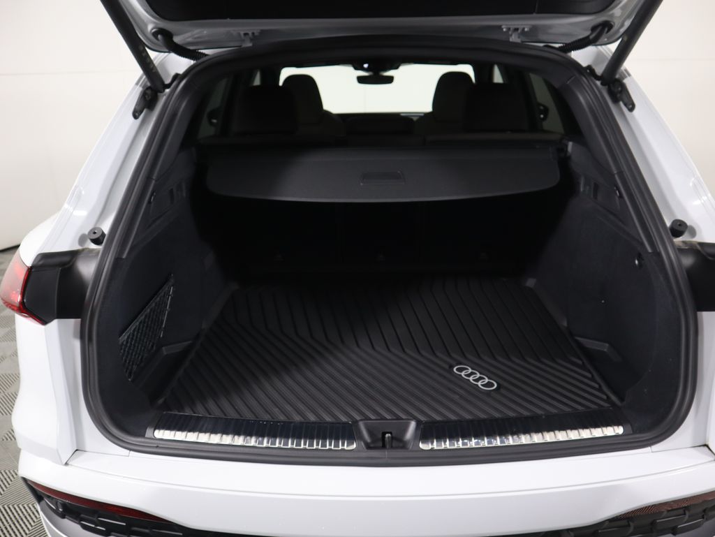 Thumbnail: 2025 Audi Q5 - 30