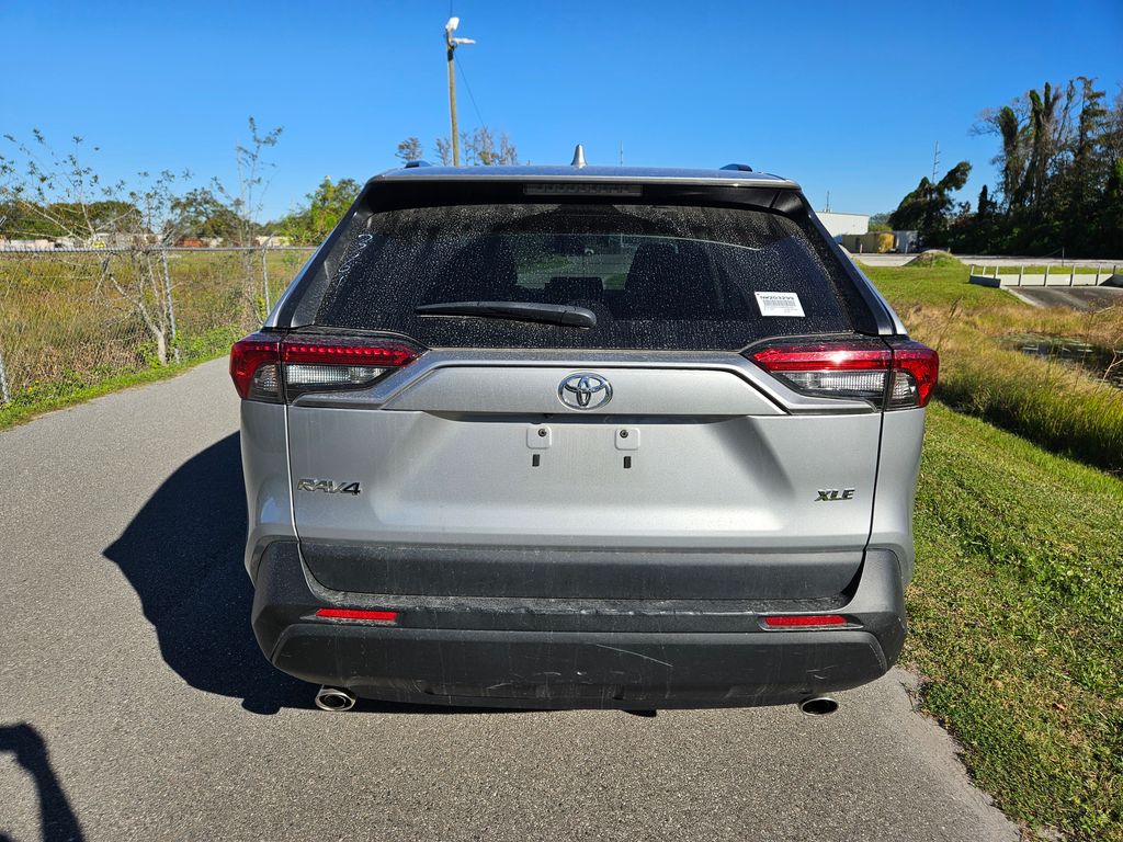 2022 Toyota RAV4 XLE 4