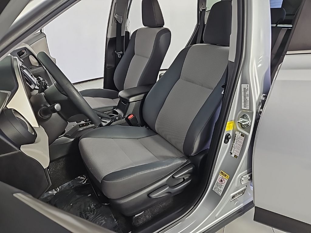 Thumbnail: 2015 Toyota RAV4 - 21