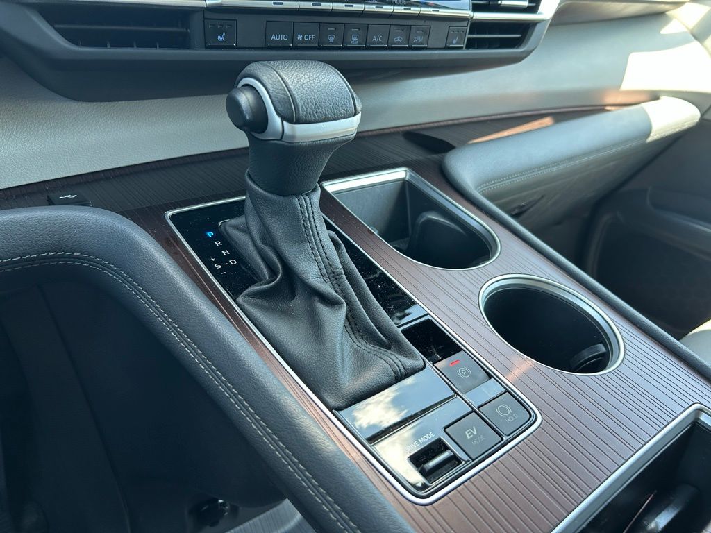 Thumbnail: 2024 Toyota Sienna - 28