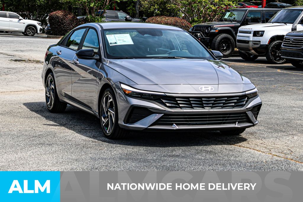 Used 2025 Silver Hyundai SEL Sport image 5