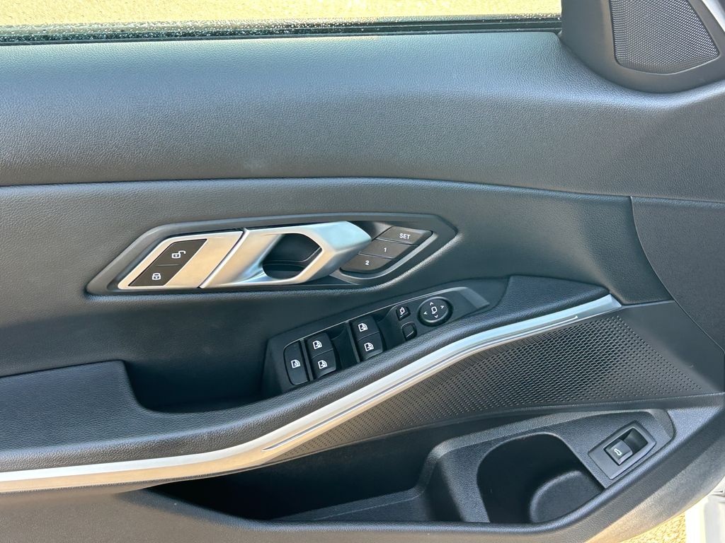 Thumbnail: 2023 BMW 3 Series - 12