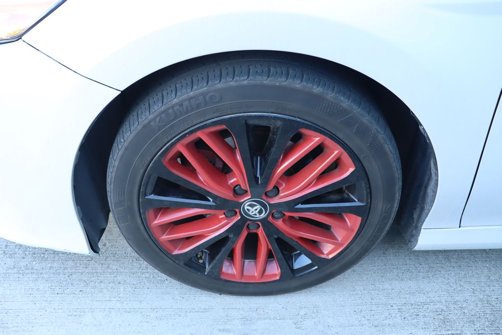 Thumbnail: 2018 Toyota Camry - 4