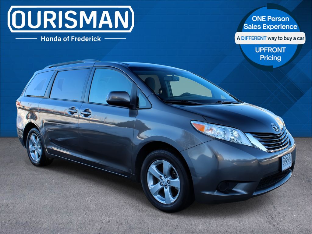 2015 Toyota Sienna LE 7-Passenger Auto Access Seat