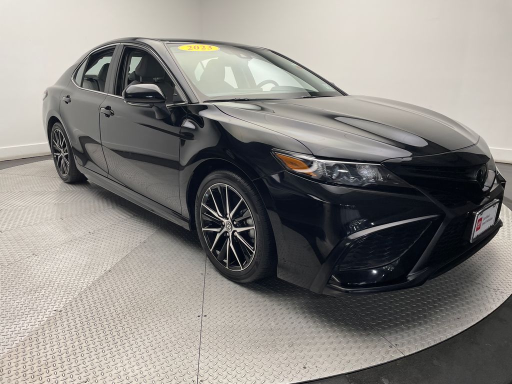 2023 Toyota Camry SE 3