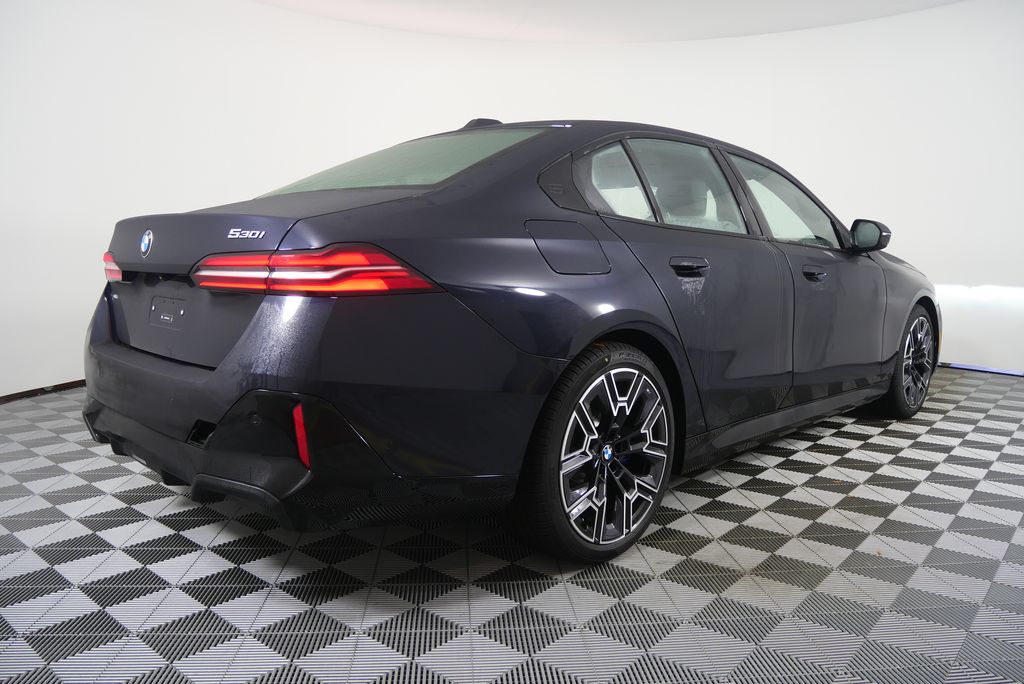 Thumbnail: 2026 BMW 5 Series - 3