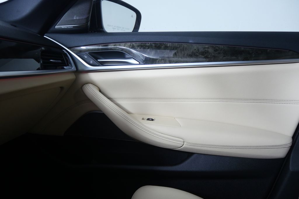 Thumbnail: 2023 BMW 5 Series - 27