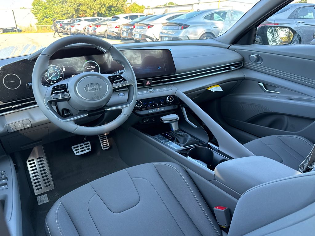 2025 Hyundai Elantra Hybrid SEL Sport photo 13