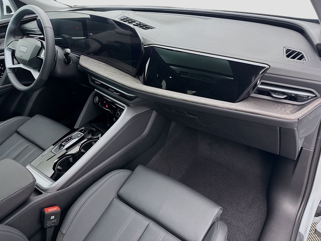 Thumbnail: 2025 Audi Q5 - 16