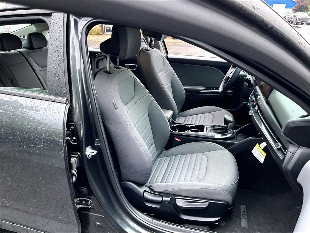 2025 Kia K4 — photo 11