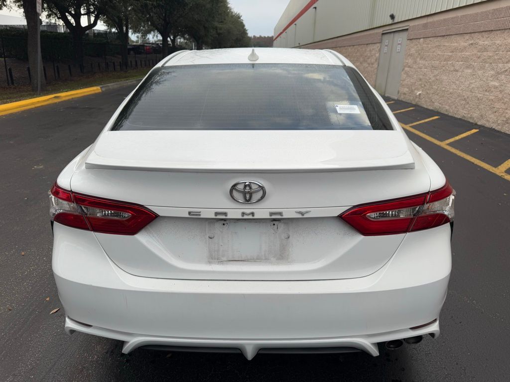 2020 Toyota Camry SE 4