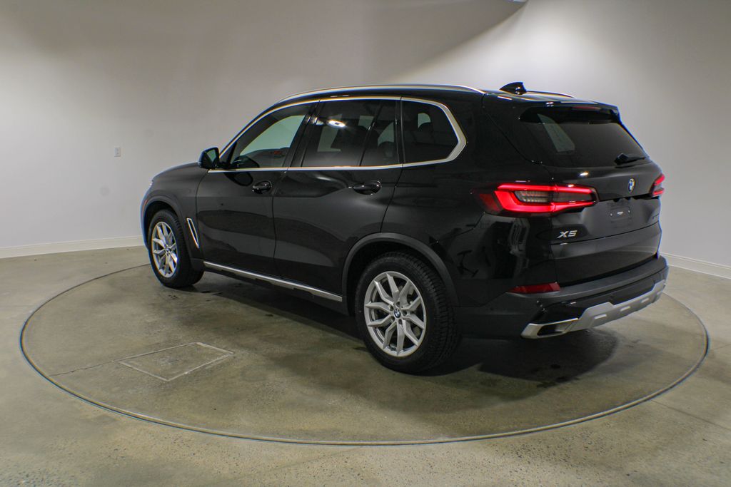 Used 2023 Black BMW xDrive40i image 3