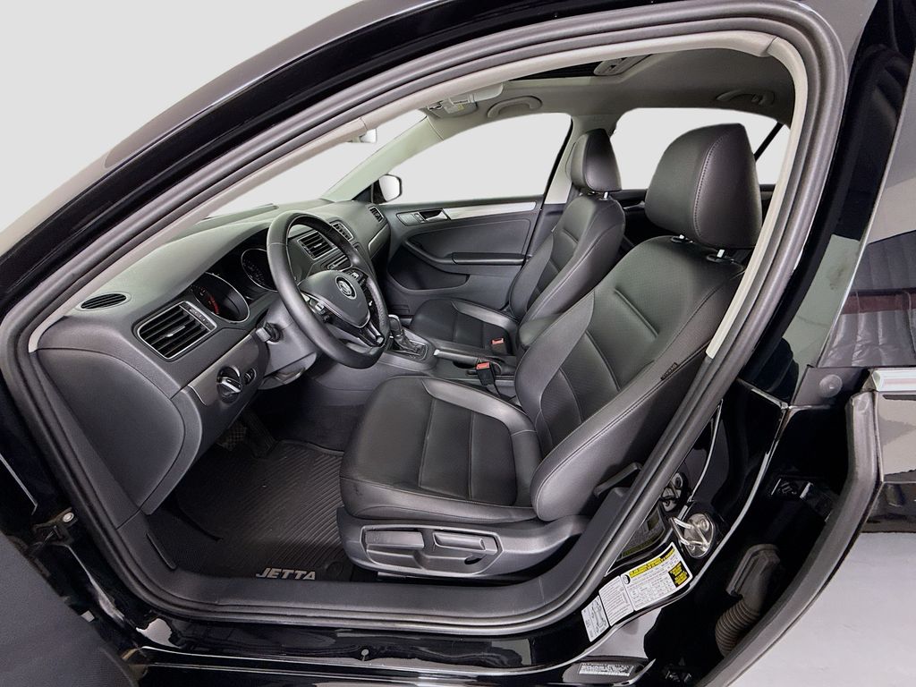Thumbnail: 2017 Volkswagen Jetta - 19