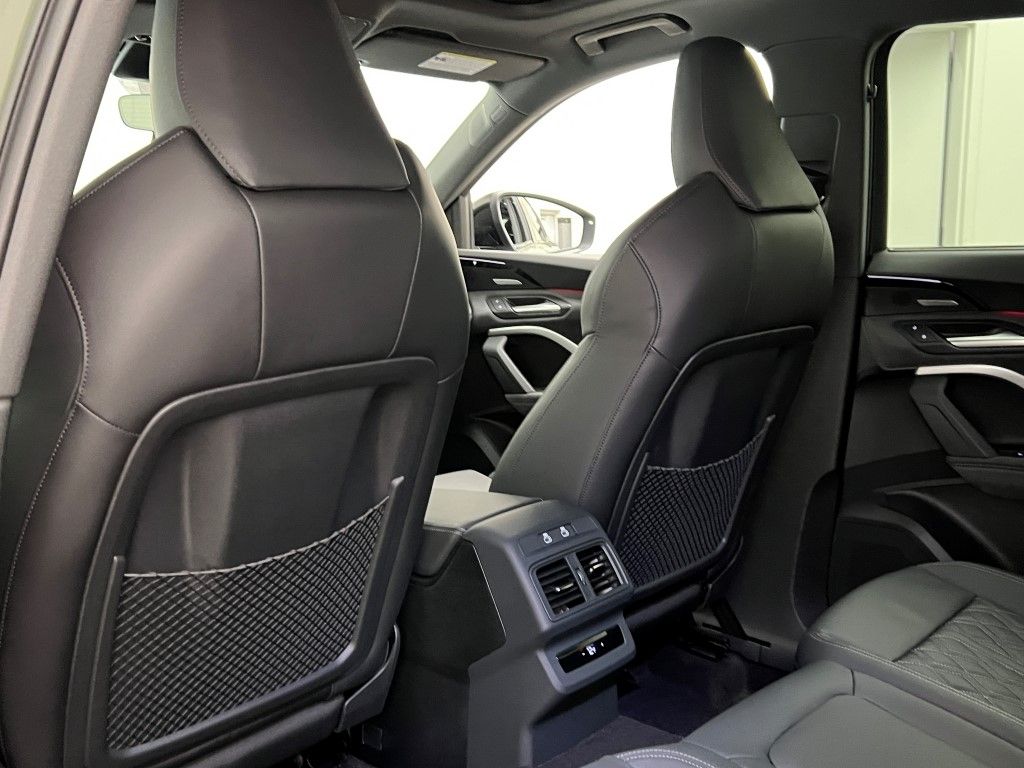 Thumbnail: 2025 Audi SQ5 - 24