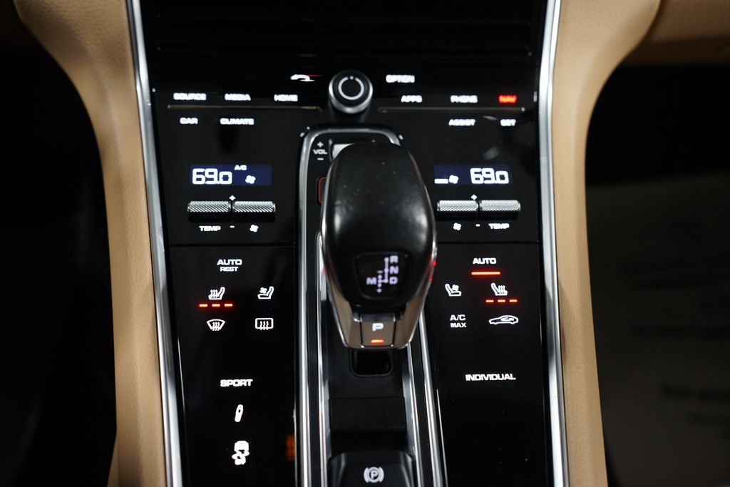 Thumbnail: 2018 Porsche Panamera - 23