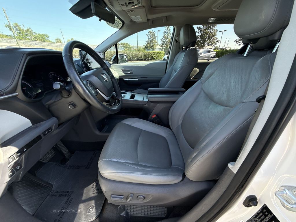 Thumbnail: 2021 Toyota Sienna - 30