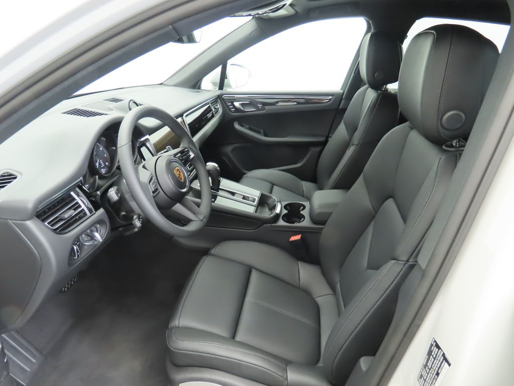 Thumbnail: 2025 Porsche Macan - 5