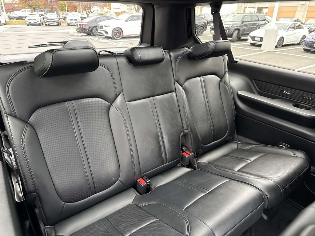 Thumbnail: 2025 Jeep Wagoneer - 28