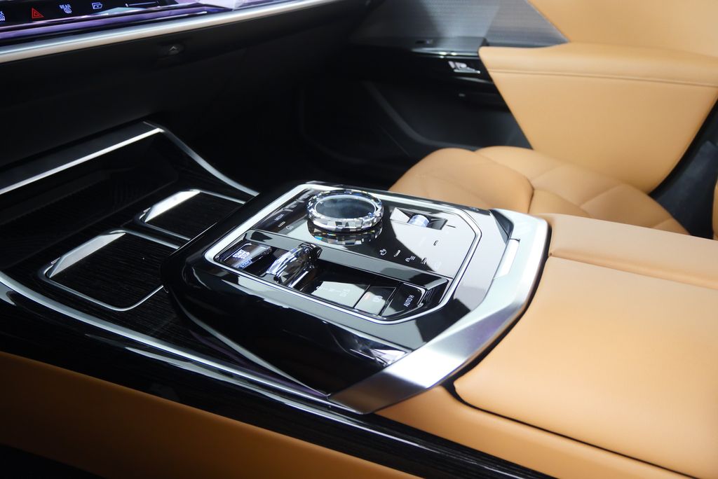 Thumbnail: 2024 BMW 7 Series - 29