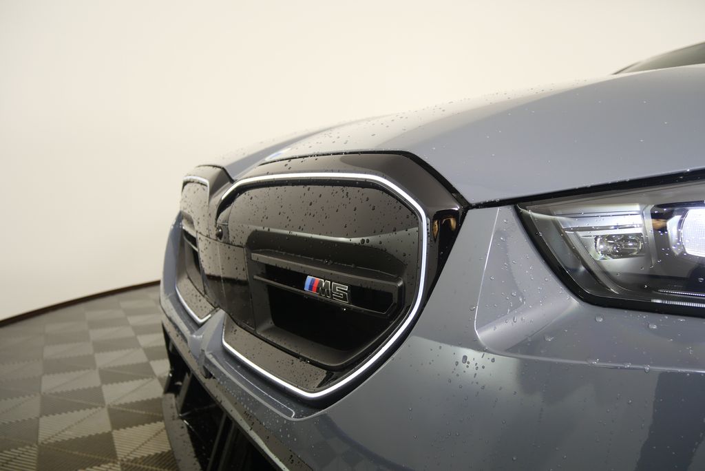 Thumbnail: 2025 BMW M5 - 11