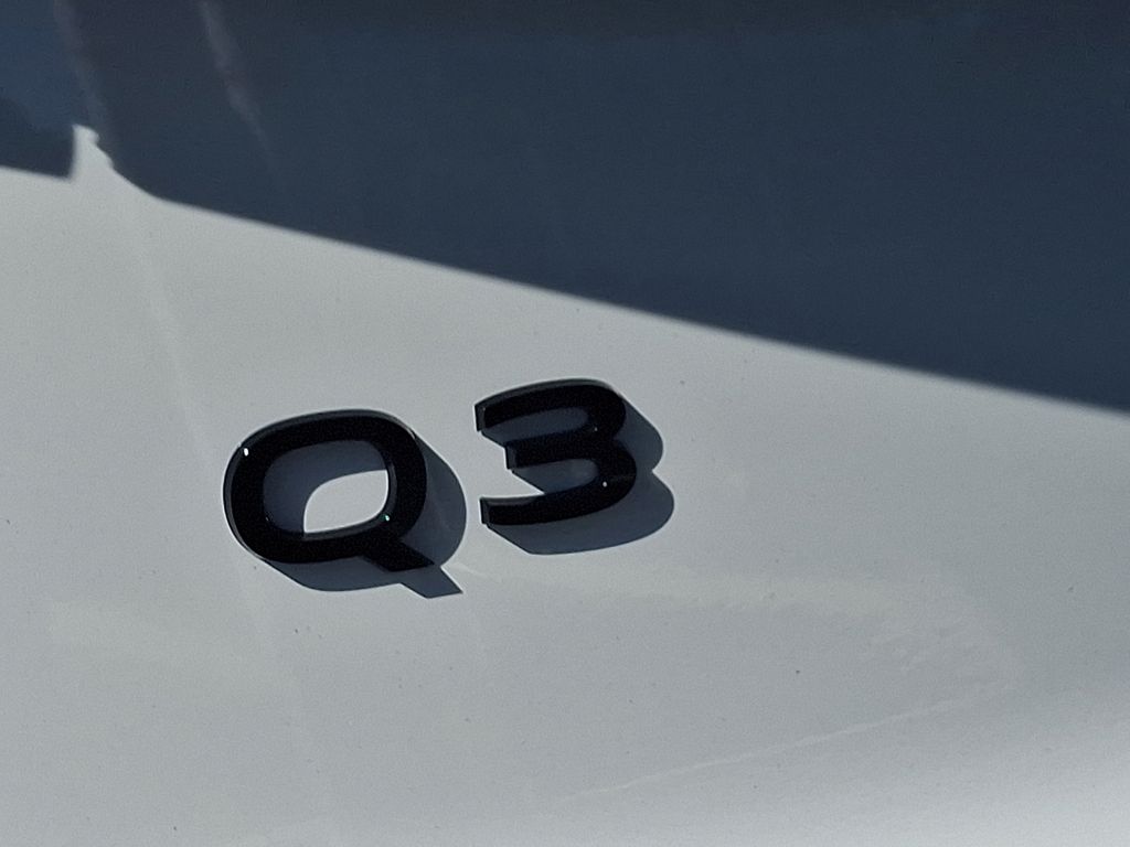 Thumbnail: 2026 Audi Q3 - 21