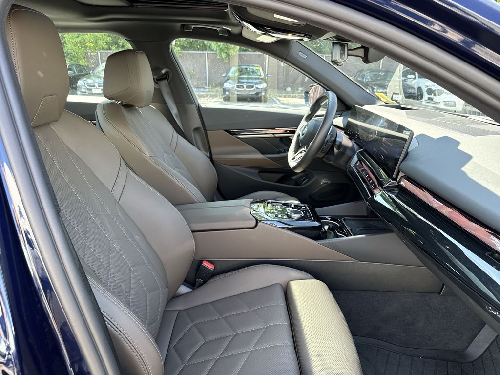 Thumbnail: 2026 BMW 5 Series - 24