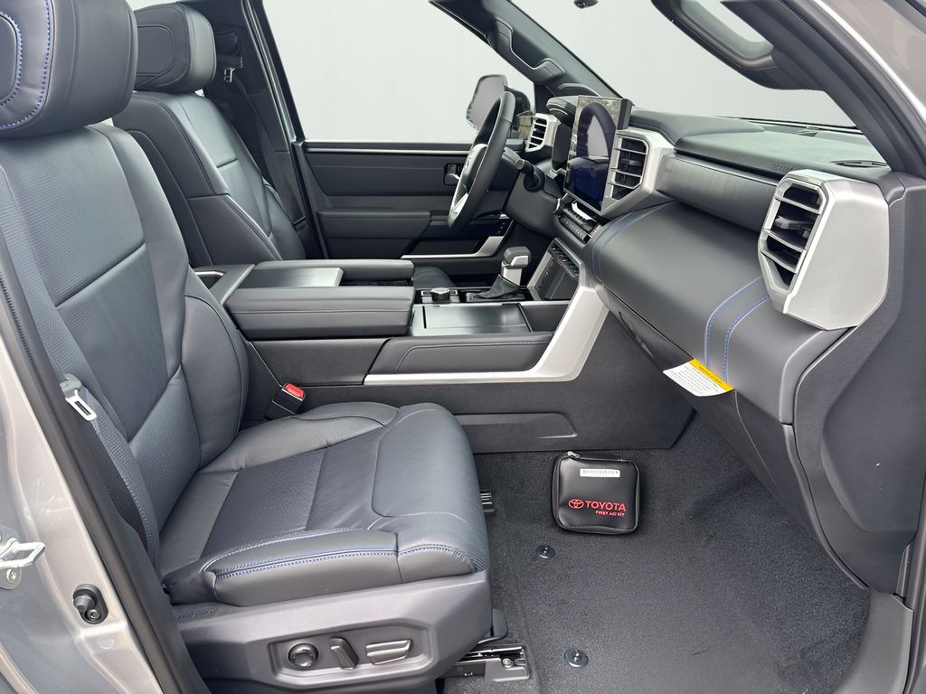 2025 Toyota Tundra CrewMax Platinum photo 10