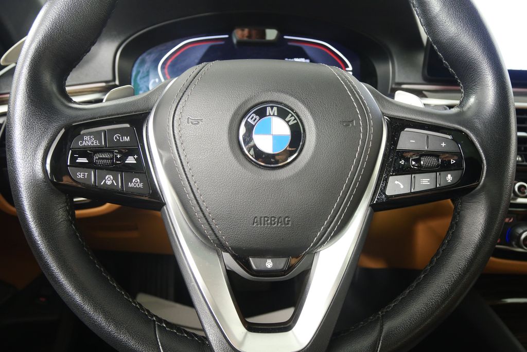 Thumbnail: 2023 BMW 5 Series - 22