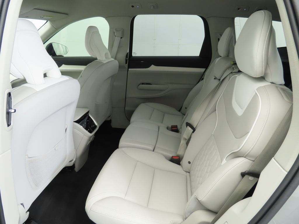 2025 Volvo EX90  21