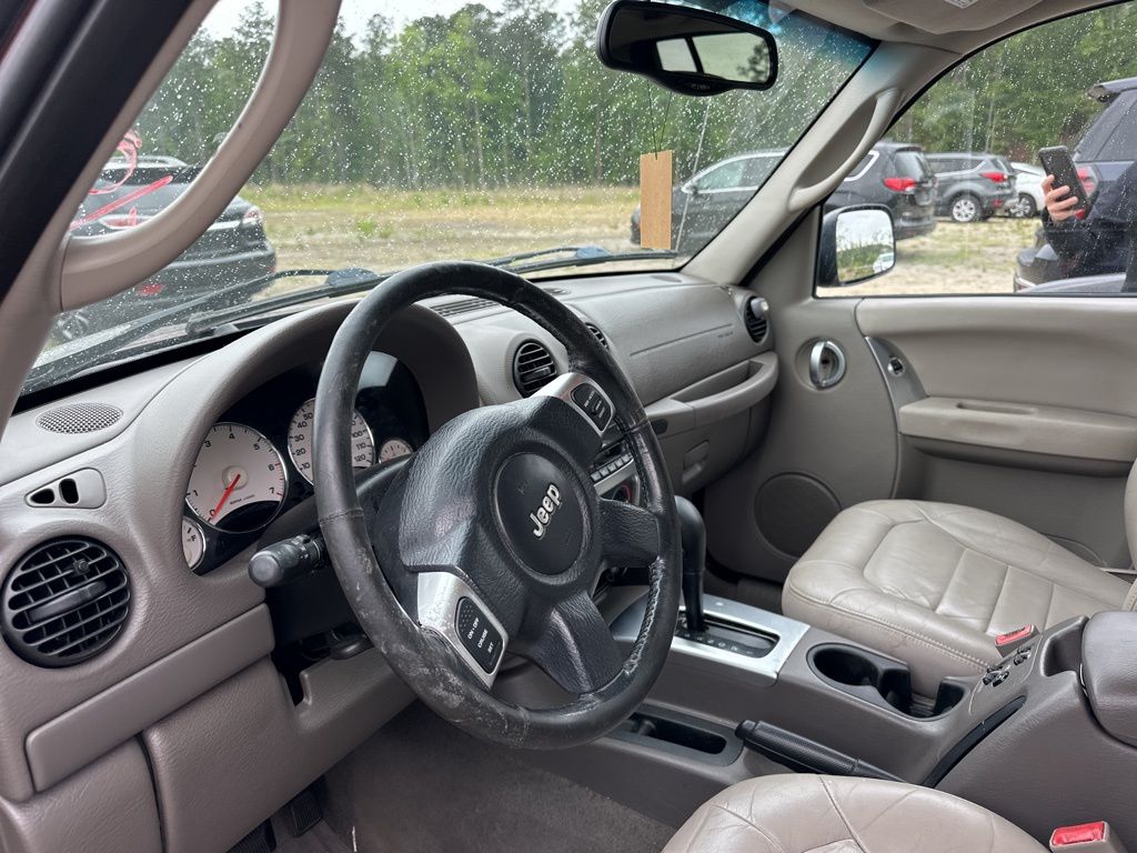 2004 Deep Molten Red Pearlcoat Jeep Liberty Limited RWD SUV