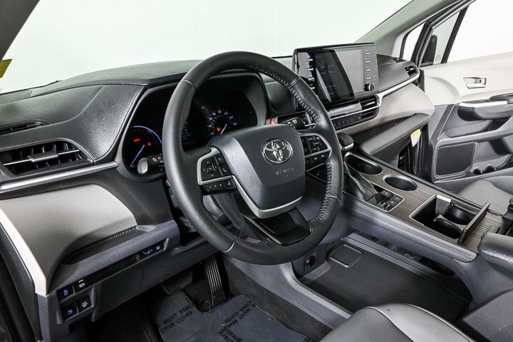 2022 Toyota Sienna XLE 7