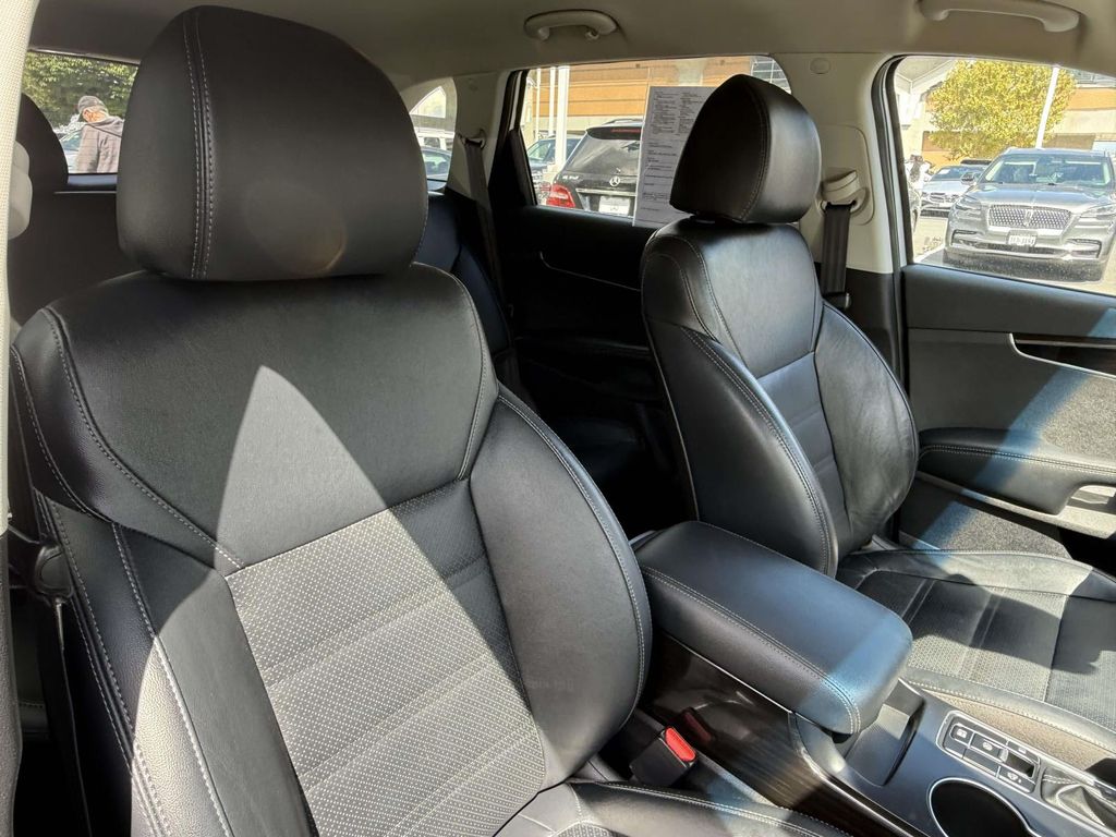 Thumbnail: 2019 Kia Sorento - 21