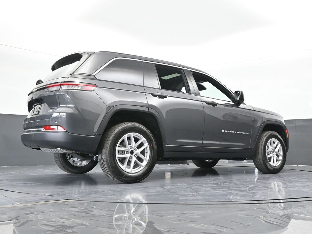 New 2026 Baltic Gray Metallic Clearcoat Jeep Laredo image 58