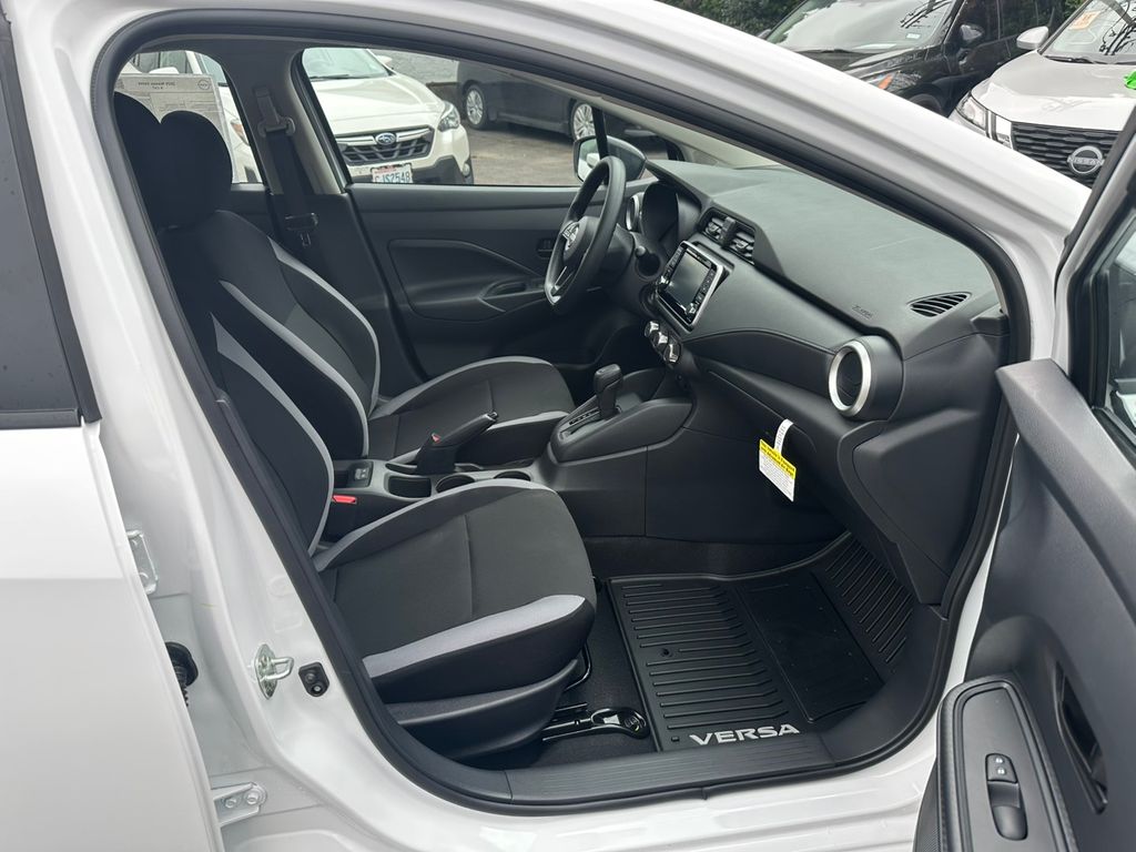 2025 Nissan Versa 1.6 S
