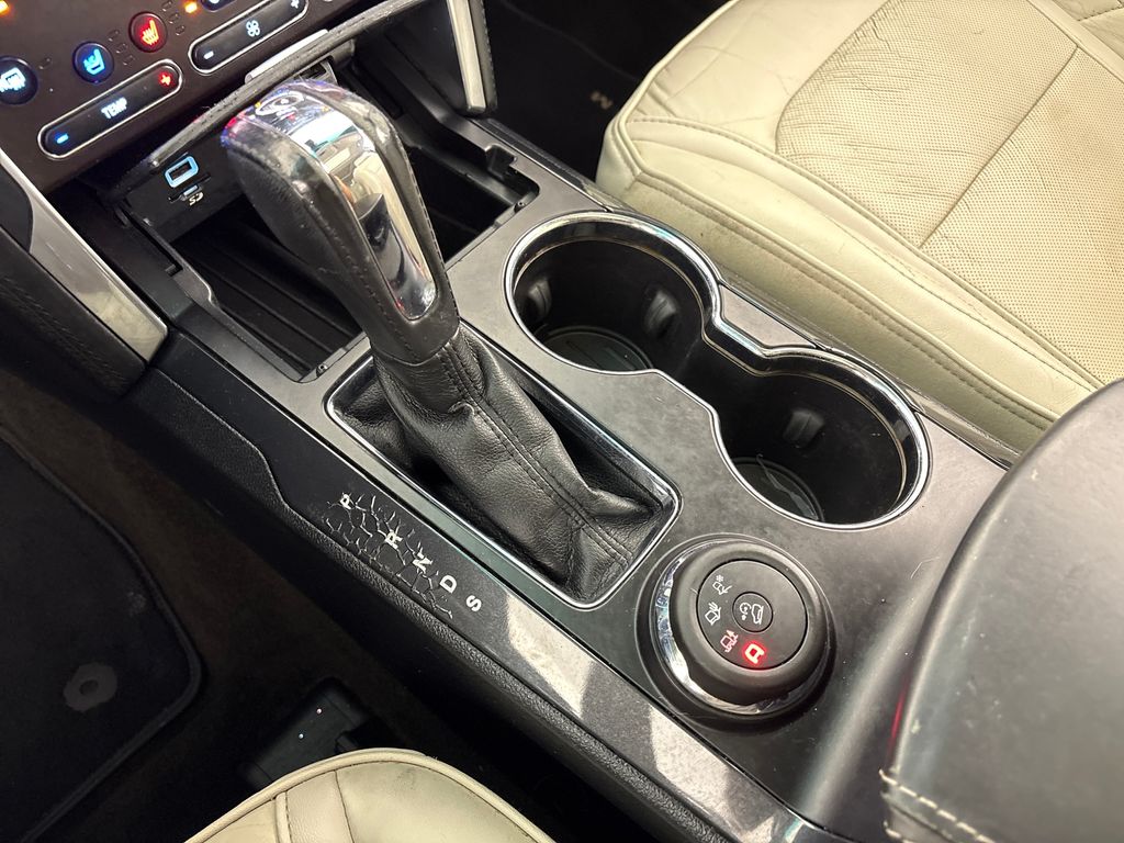 Used 2016 White Ford Platinum image 33