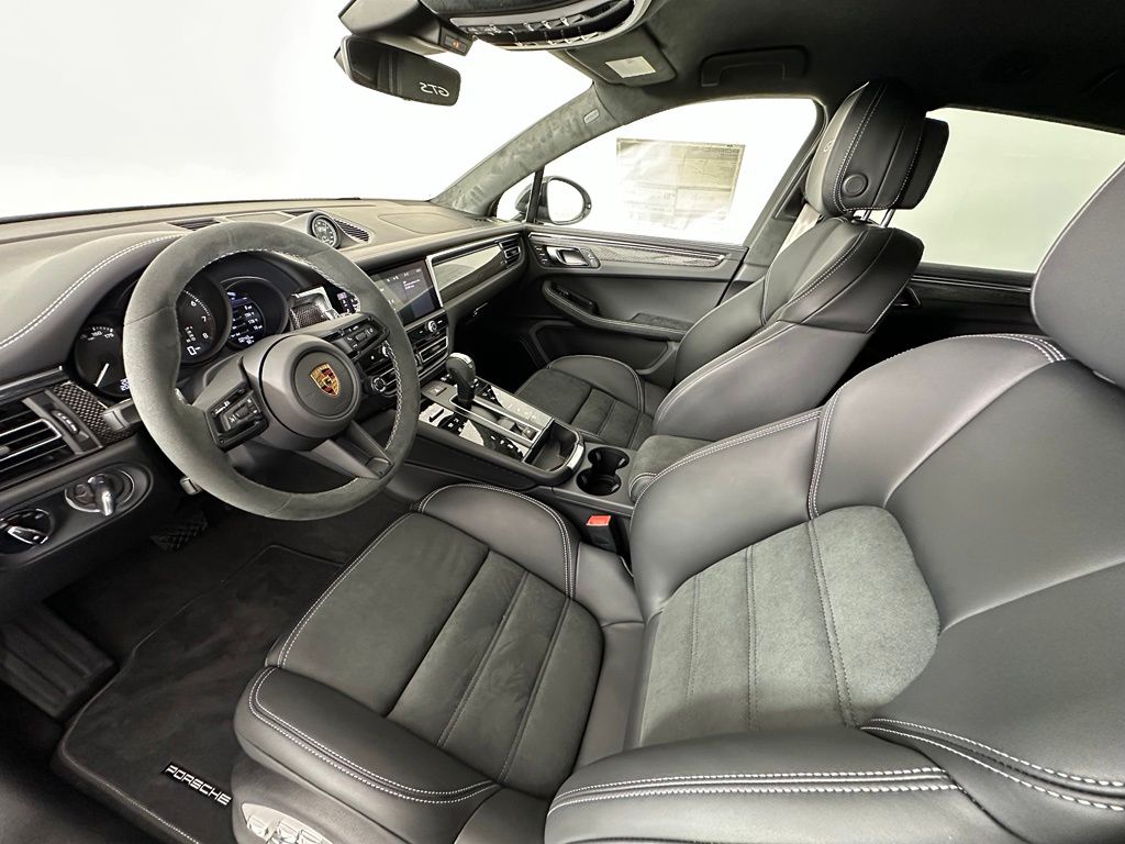 Thumbnail: 2026 Porsche Macan - 4